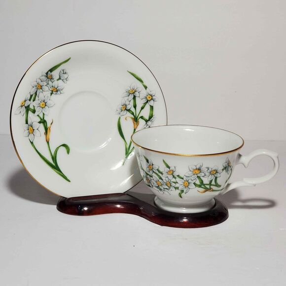 Avon Teacup and Saucer Narcissus December Vintage - Picture 1 of 9